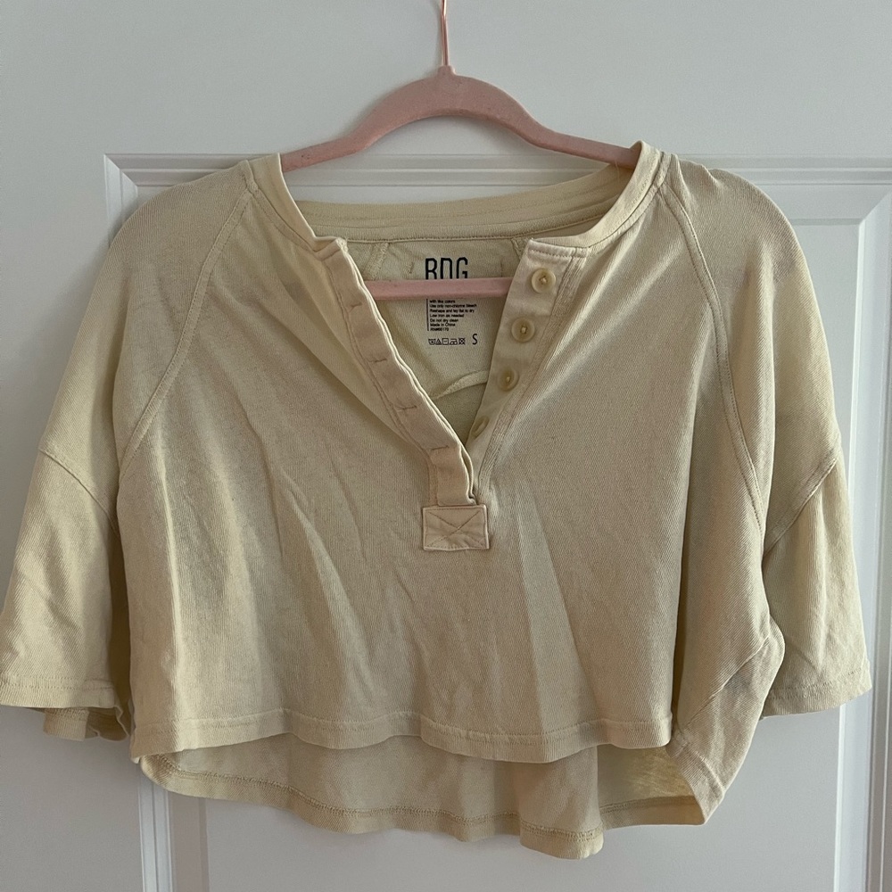 URBAN OUTFITTERS CROP TOP
